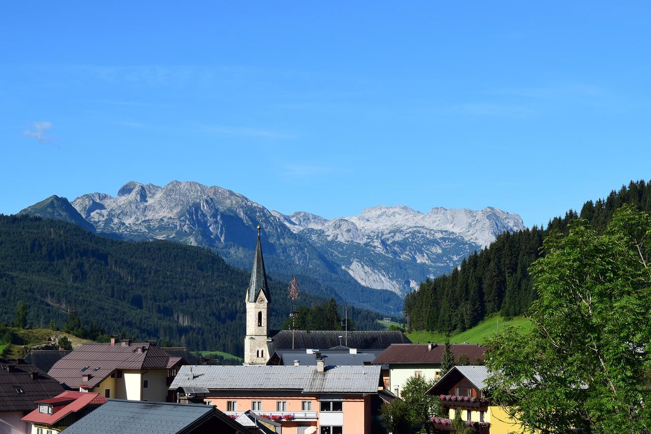 Hotel Kronenhirsch Rußbach am Paß Gschütt Zewnętrze zdjęcie