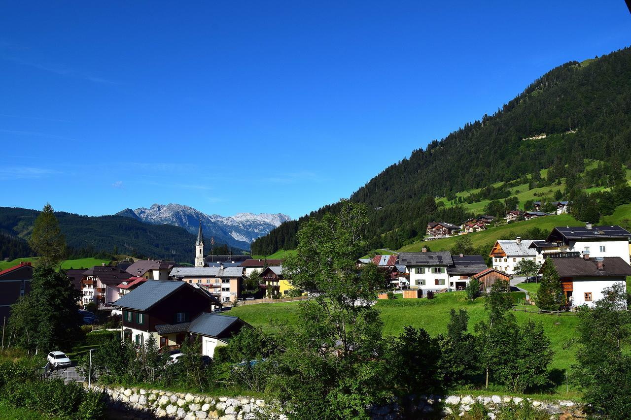 Hotel Kronenhirsch Rußbach am Paß Gschütt Zewnętrze zdjęcie