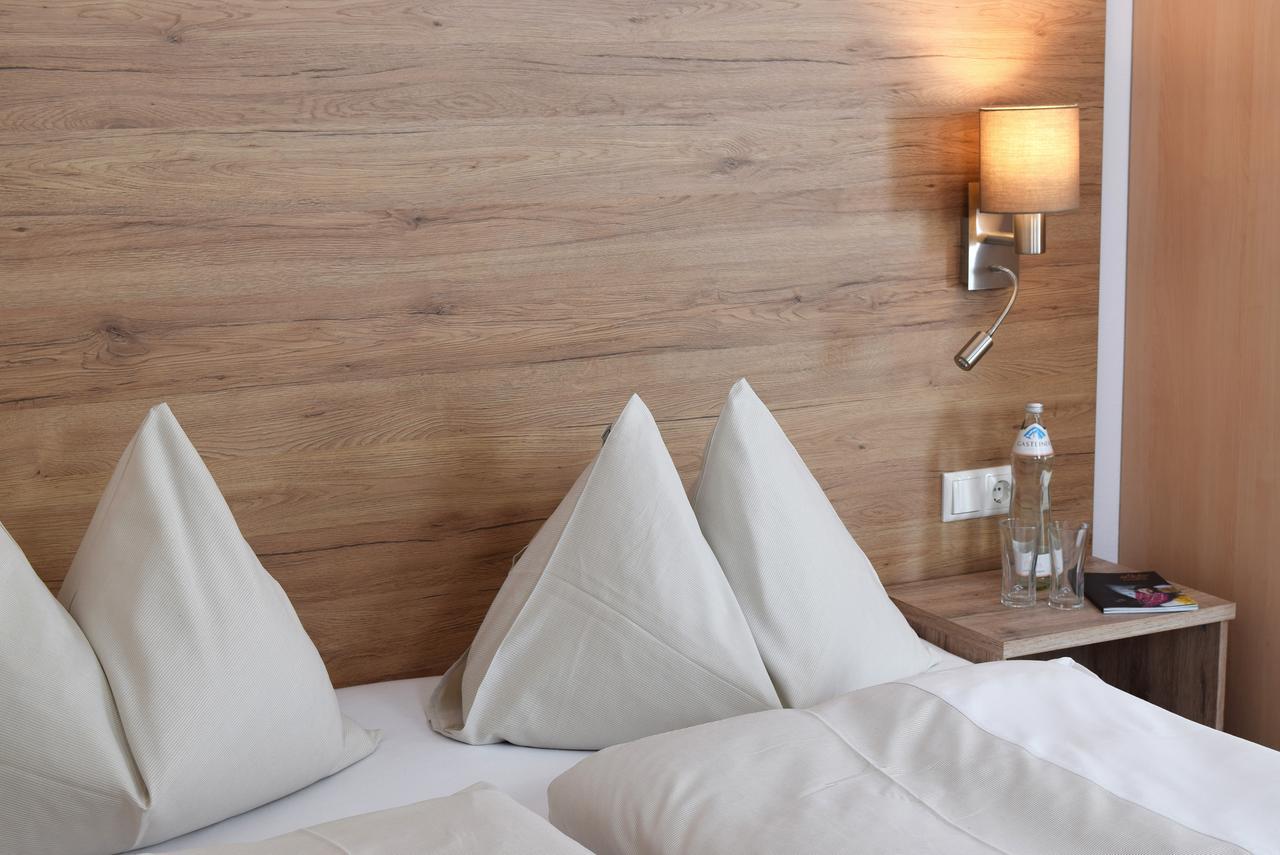 Hotel Kronenhirsch Rußbach am Paß Gschütt Zewnętrze zdjęcie